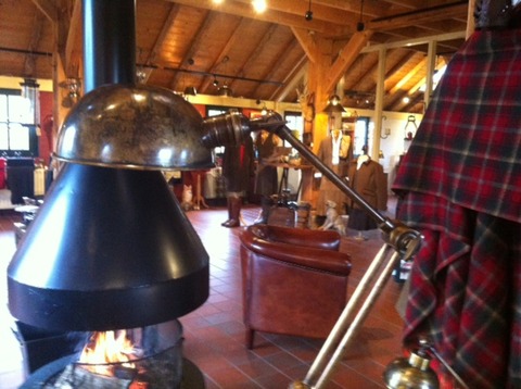 Staande lamp messing, warme uitstraling.